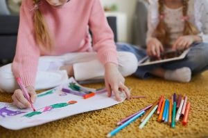 01 COM  Les petits Viassois mobilisés pour un concours de dessin
