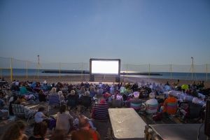 05-COM-Dernier-film-ciné-plage-saison-4-et-feu-d'artifice-(3)