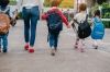 iStock-enfant se tenant par la main