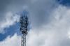 tour-de-cellulaire-avec-des-nuages-en-arriere-plan